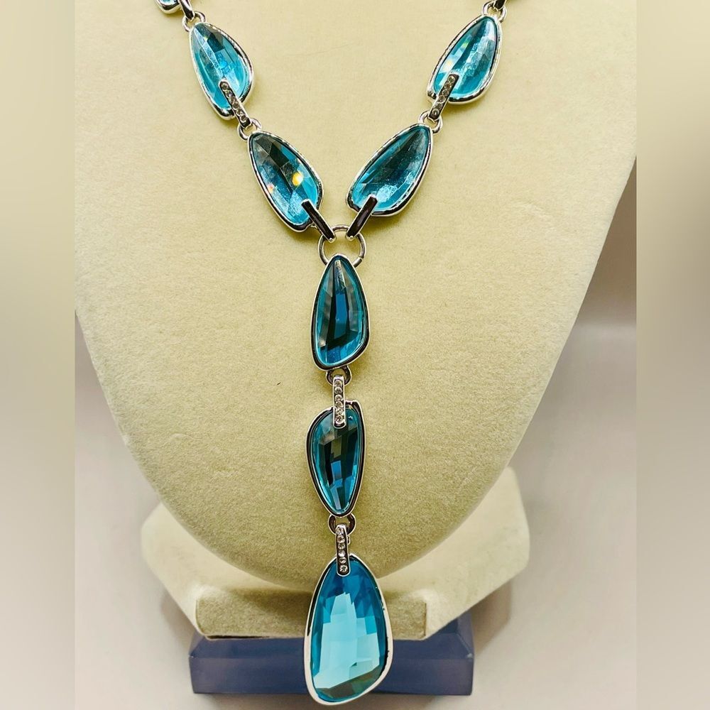 Faceted blue topaz Y collar necklace. Silver tone. 17 inches w/ 1 inch extender